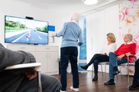 AOK stattet 50 Pflegeeinrichtungen mit therapeutischen Videospielen aus